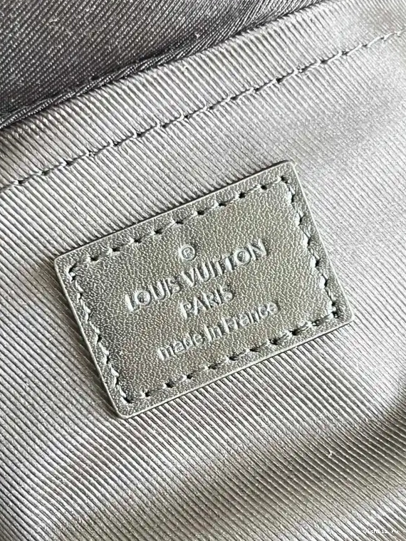 WIS LOCK S MESSENGER LOUIS VUITTON 0630